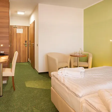 Pyramide Sibyllenbad Отель Нойальбенройт